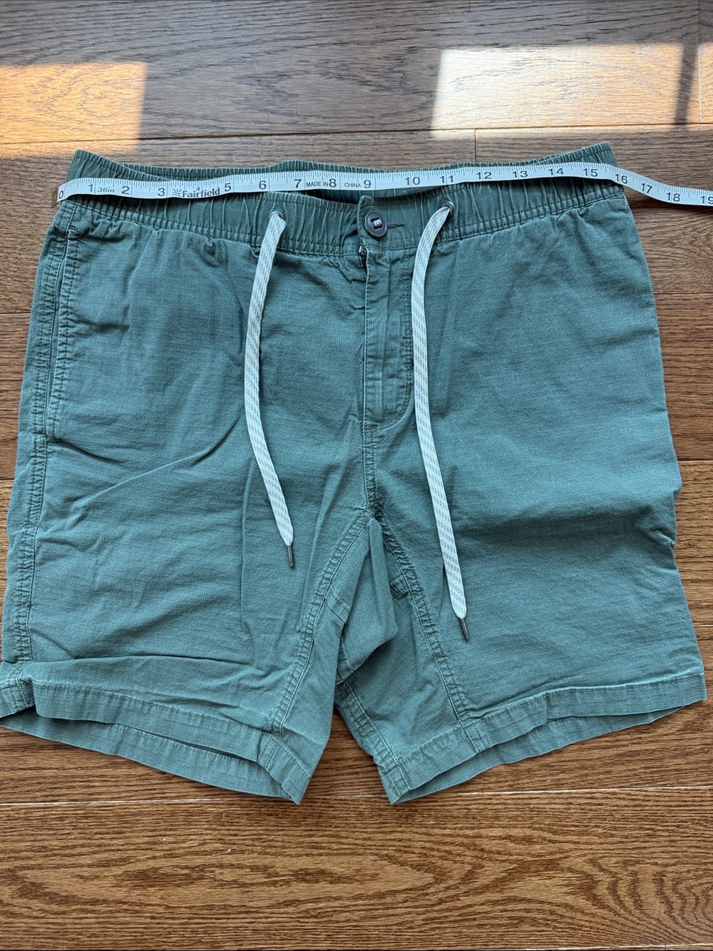 Vuori Men's Green Drawstring rip stop Shorts - L